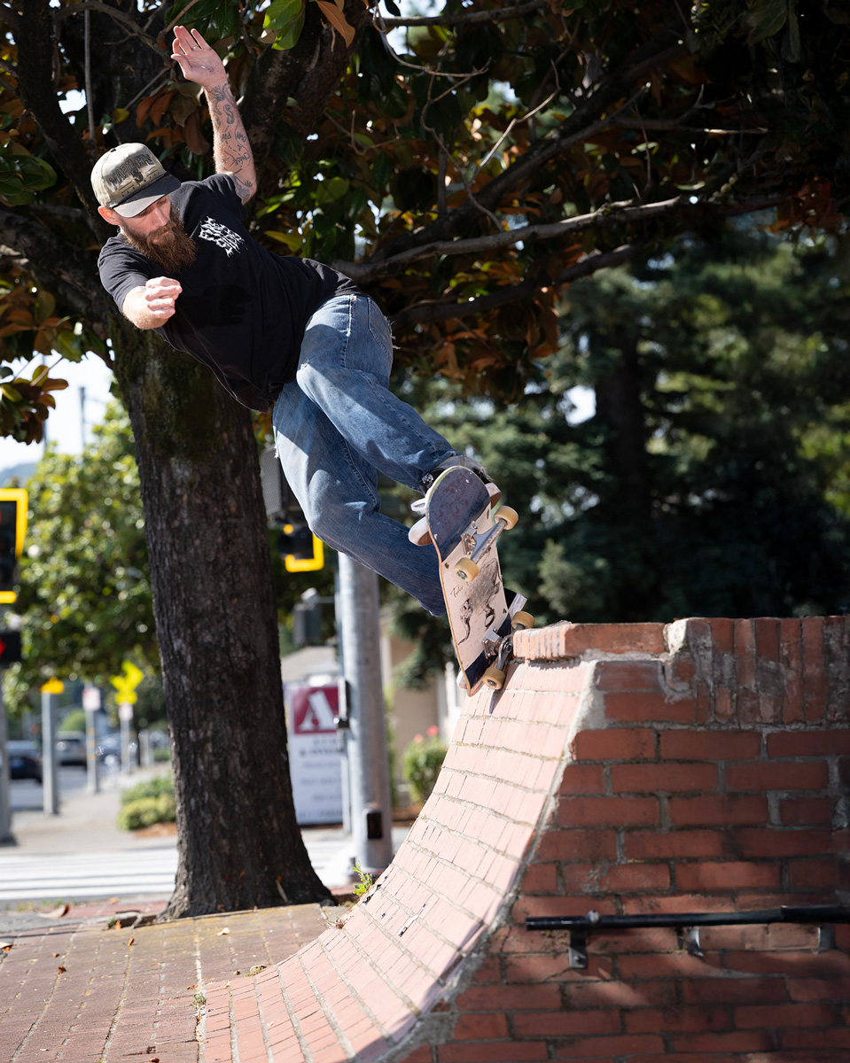Pivot Fakie | Santa Rosa, Ca | photo: Guizzetti Brick Strait